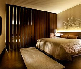 This is the caption Hotel Express